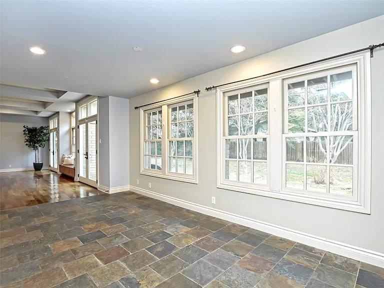 6605 Mesa Dr — Photo 17