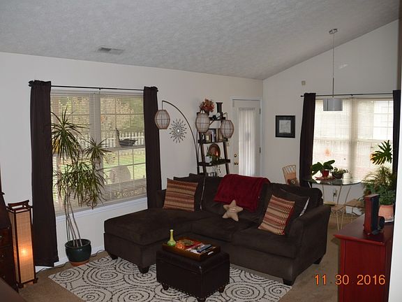 3rd image of 160 Warner Dr
