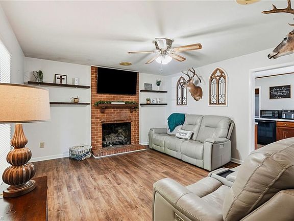 3rd image of 1304 Lashley Park Dr