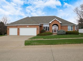 4701 Bristol Dr, Sioux City, IA 51106