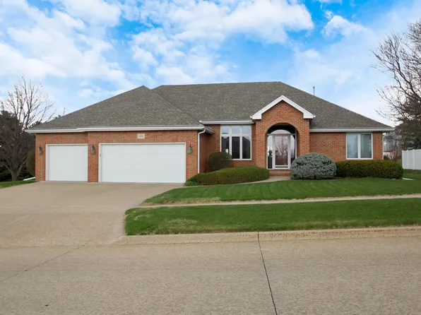 4701 Bristol Dr, Sioux City, IA 51106