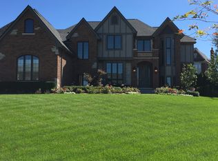 2885 Ambleside Ct, Rochester, MI 48306