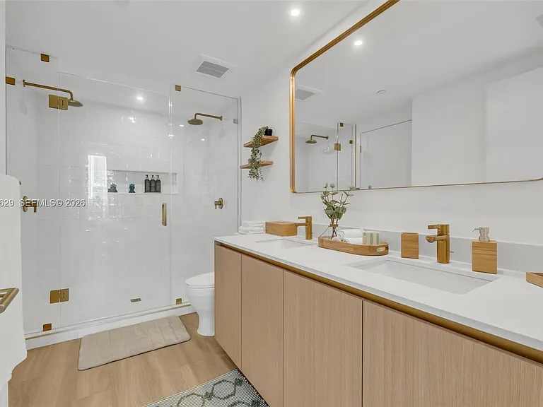 90 32nd St #909 — Photo 15