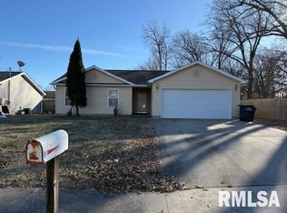 615 W Rigdon St, Carbondale, IL 62901