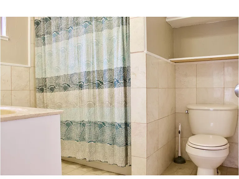 9850 Gooding Dr — Photo 2