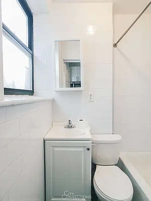 Rented by City Connections Realty | media 6