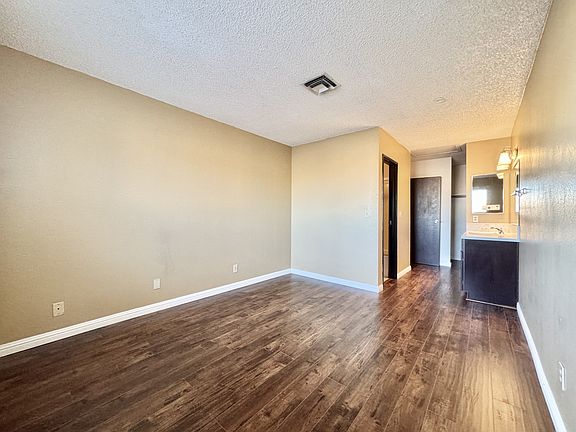 5th image of 5135 Gray Ln #1-D-1