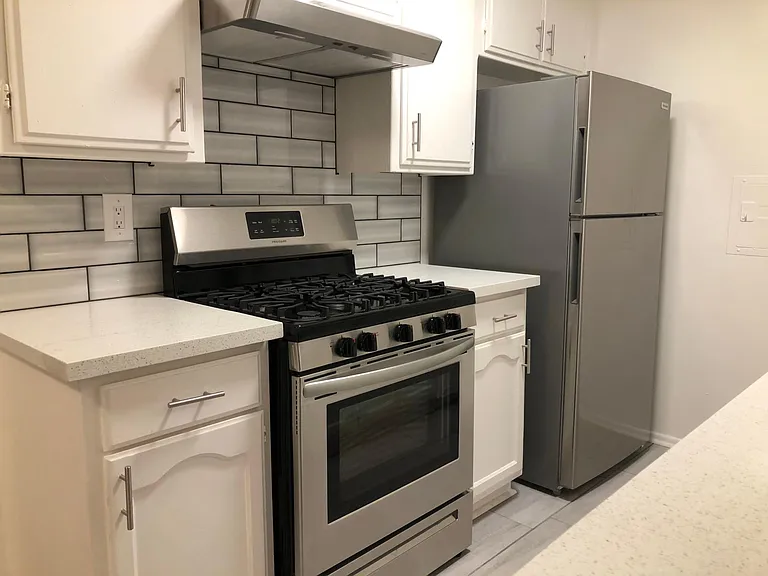 950 Magnolia Ave #22 — Photo 3