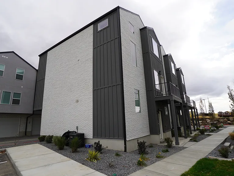 2925 S Highway 89 #11 — Photo 4