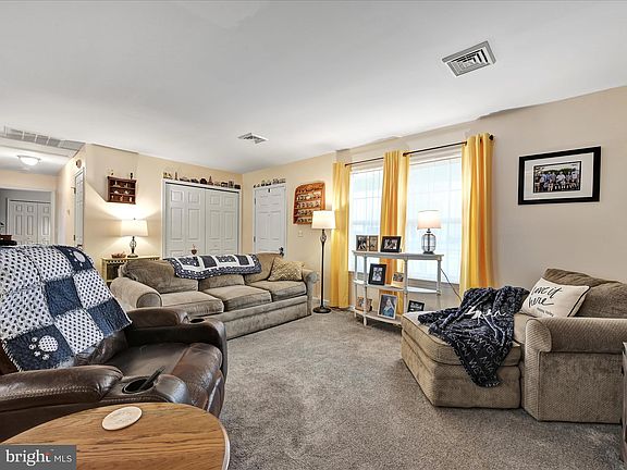 5th image of 233 Cypress St