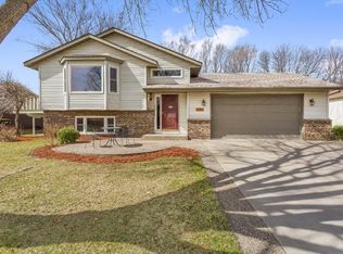 1246 Limestone Dr S, Shakopee, MN 55379