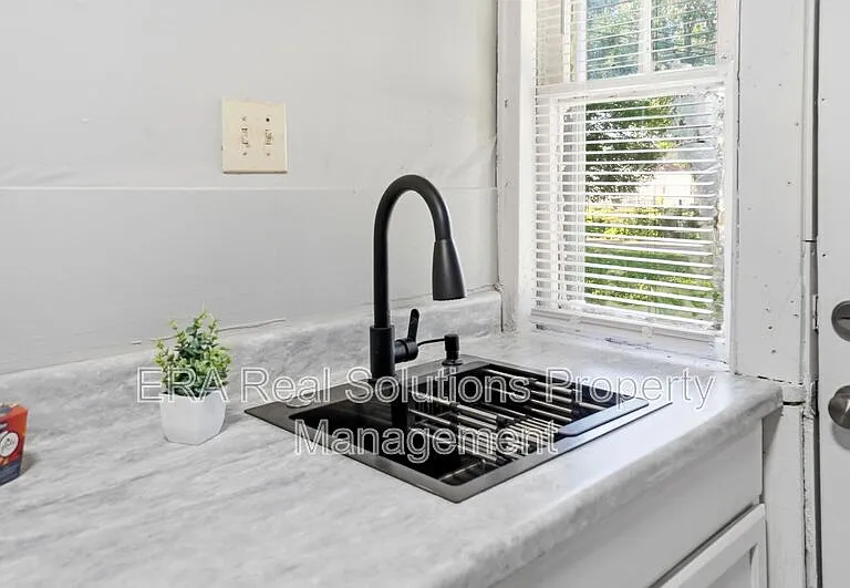 1575 E Cordell Ave — Photo 20