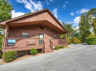 1604 Kissing Way, Sevierville, TN 37876