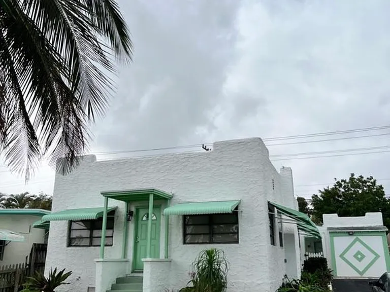 909 N B St — Photo 2