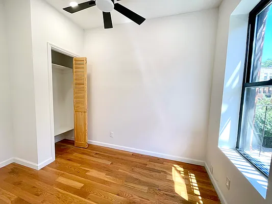 Rented by Safdie Realty Group | media 44