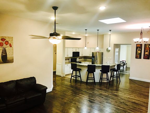 4th image of 10410 Castle Dr