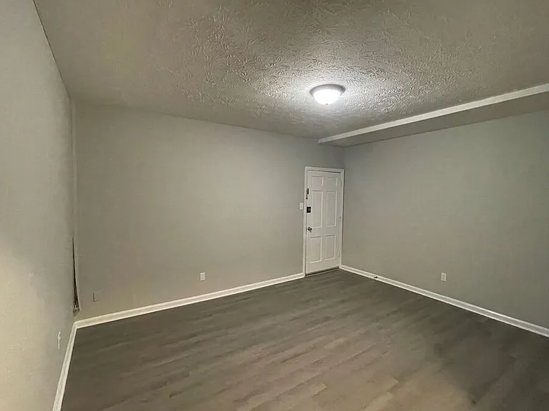 208 Lakeshore Dr #19 — Photo 3