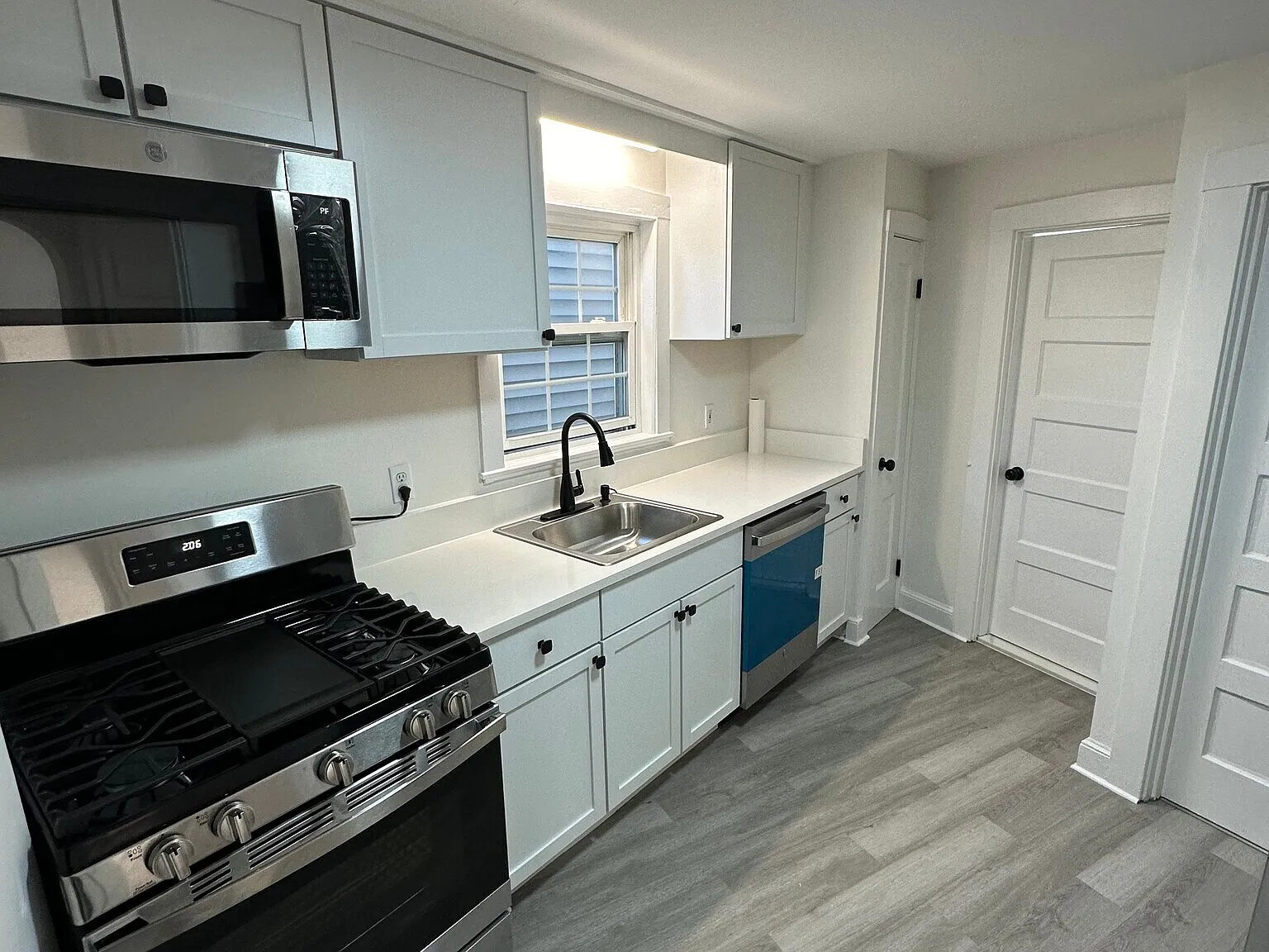 2 bed, 650 sqft, $2,250 — Photo 4