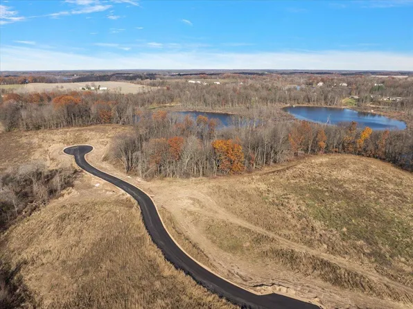 8 Casner Lake Dr, Belding, MI 48809