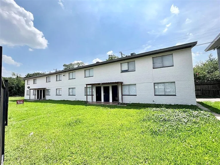 1141 N Durham Dr #15 — Photo 1