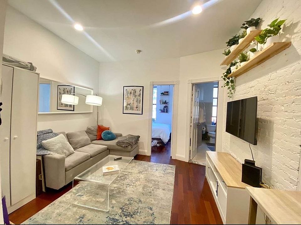 1st image of 256 E 10th St #3P