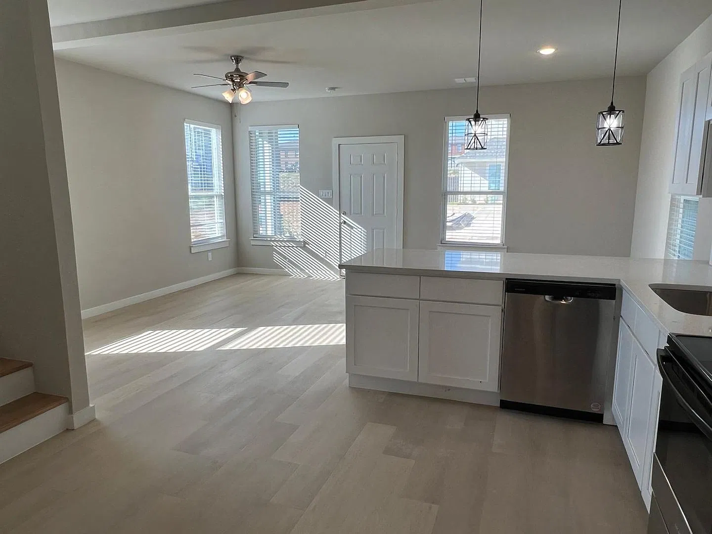 Stylish Two-Story Modern Home Available for Rent! — Photo 4