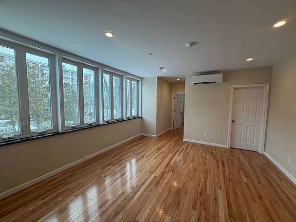 5th image of 85 Lowell St #6