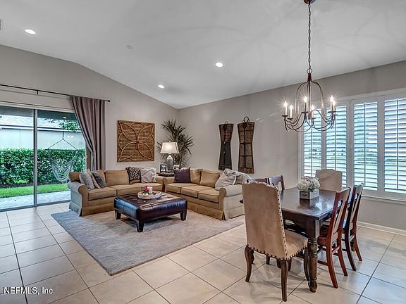 3rd image of 909 Gallier Pl