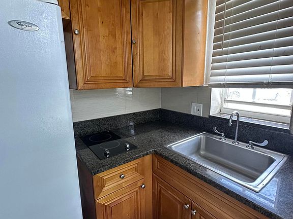 5th image of 1126 N H St APT B