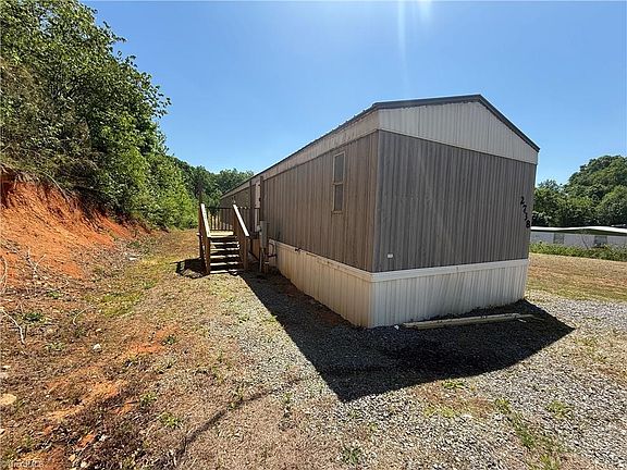 3rd image of 2738 Old Mountain Rd