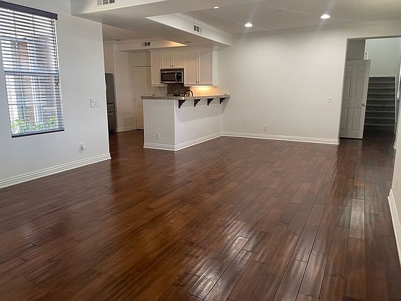 2nd image of 1518 Valencia Ave