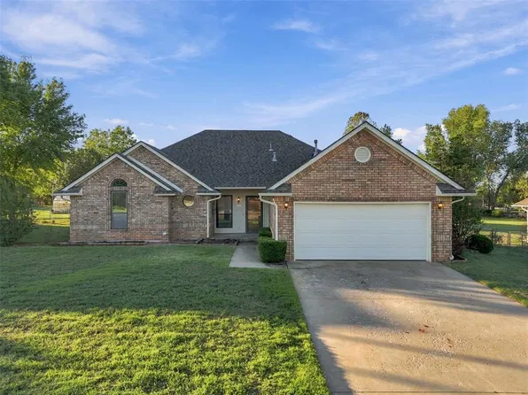 1600 E Persimmon Ln, Mustang, OK 73064
