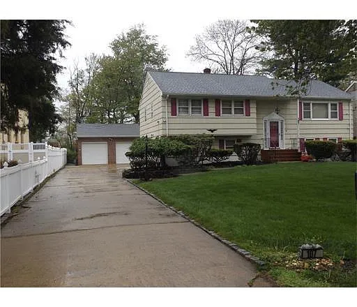 107 Harding Ave photo 1