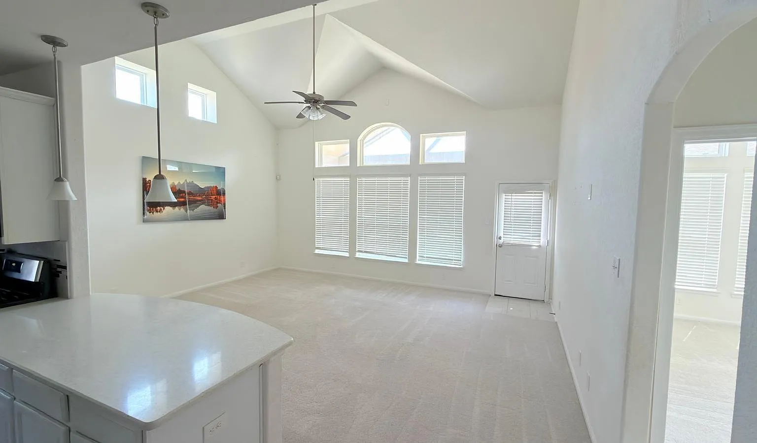 4 bed, 2.5 bath, 2779 sqft, $2,800 — Photo 3