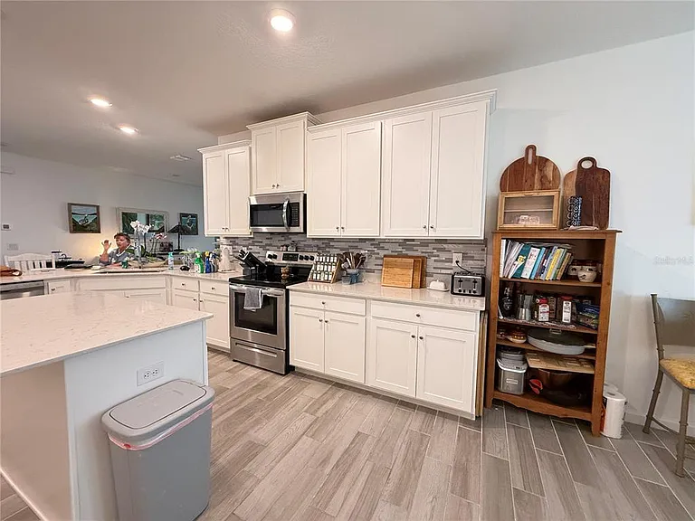 7656 SW 74th Pl — Photo 5