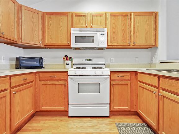 5th image of 760 W Barrington Cir