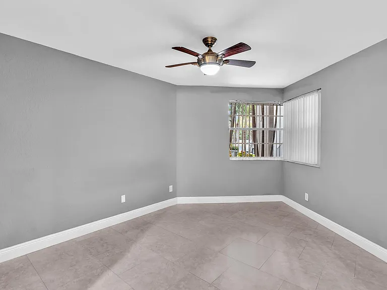 2881 N Oakland Forest Dr #105 — Photo 32