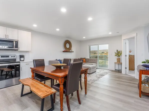 859 Duke Ln, West Richland, WA 99353