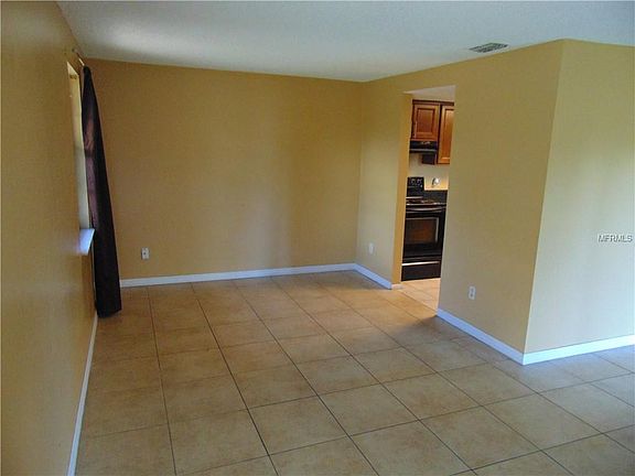3rd image of 4909 Silver Oaks Vlg #B