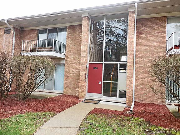 2nd image of 1205 Island Dr APT 202