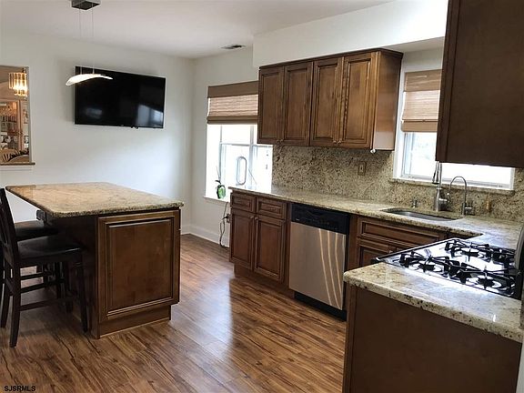 4th image of 311 Kelly Dr