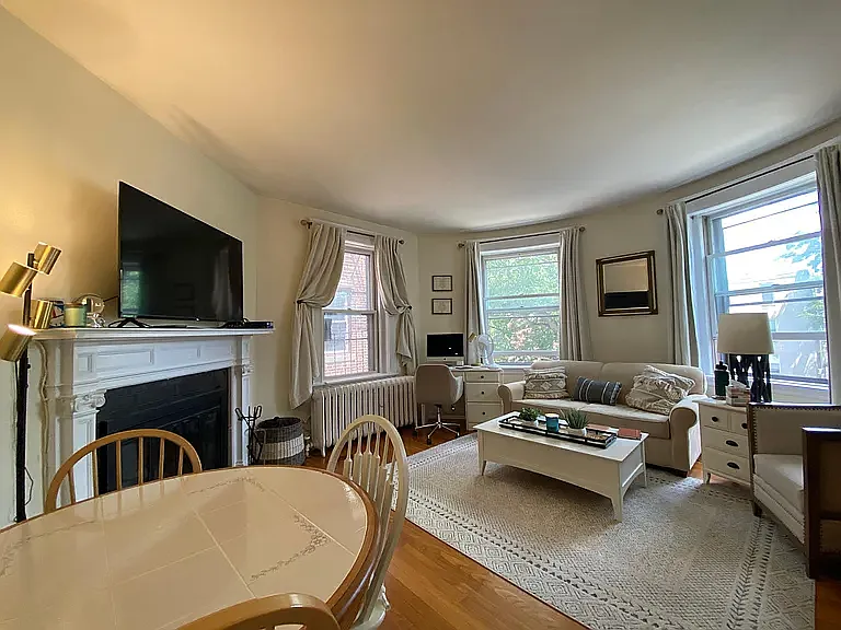 2 bed, 800 sqft, $3,100 — Photo 4