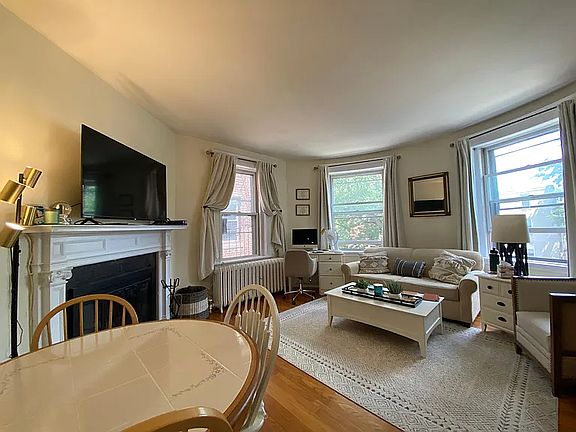 5th image of 9 Braemore Rd APT 9