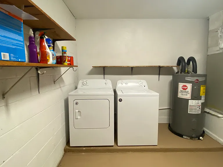 Washer/ Dryer included