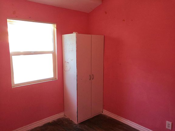 5th image of 917 W 53rd St