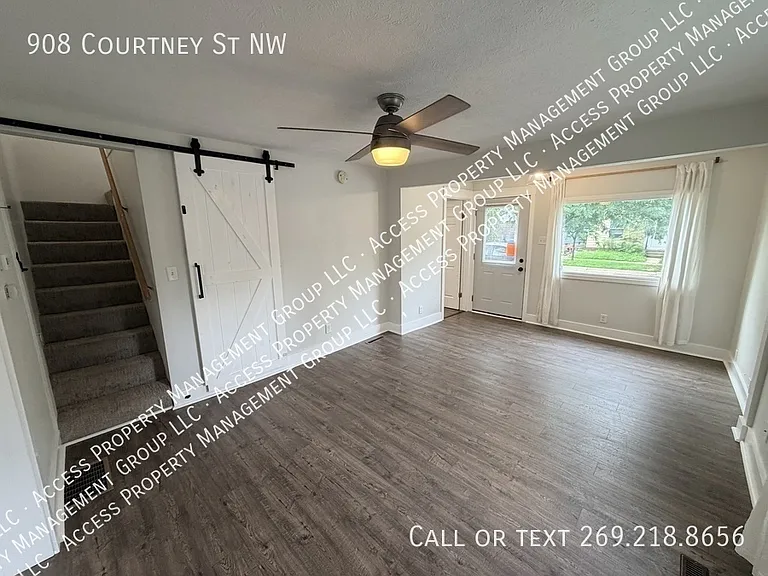 908 Courtney St NW — Photo 5