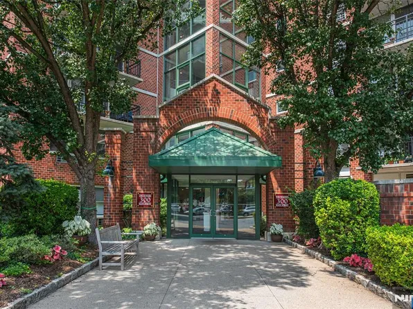 300 Main St APT 301, Little Falls, NJ 07424