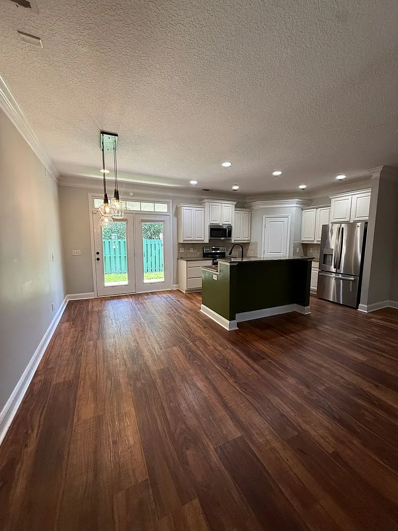 Townhouse — Photo 2