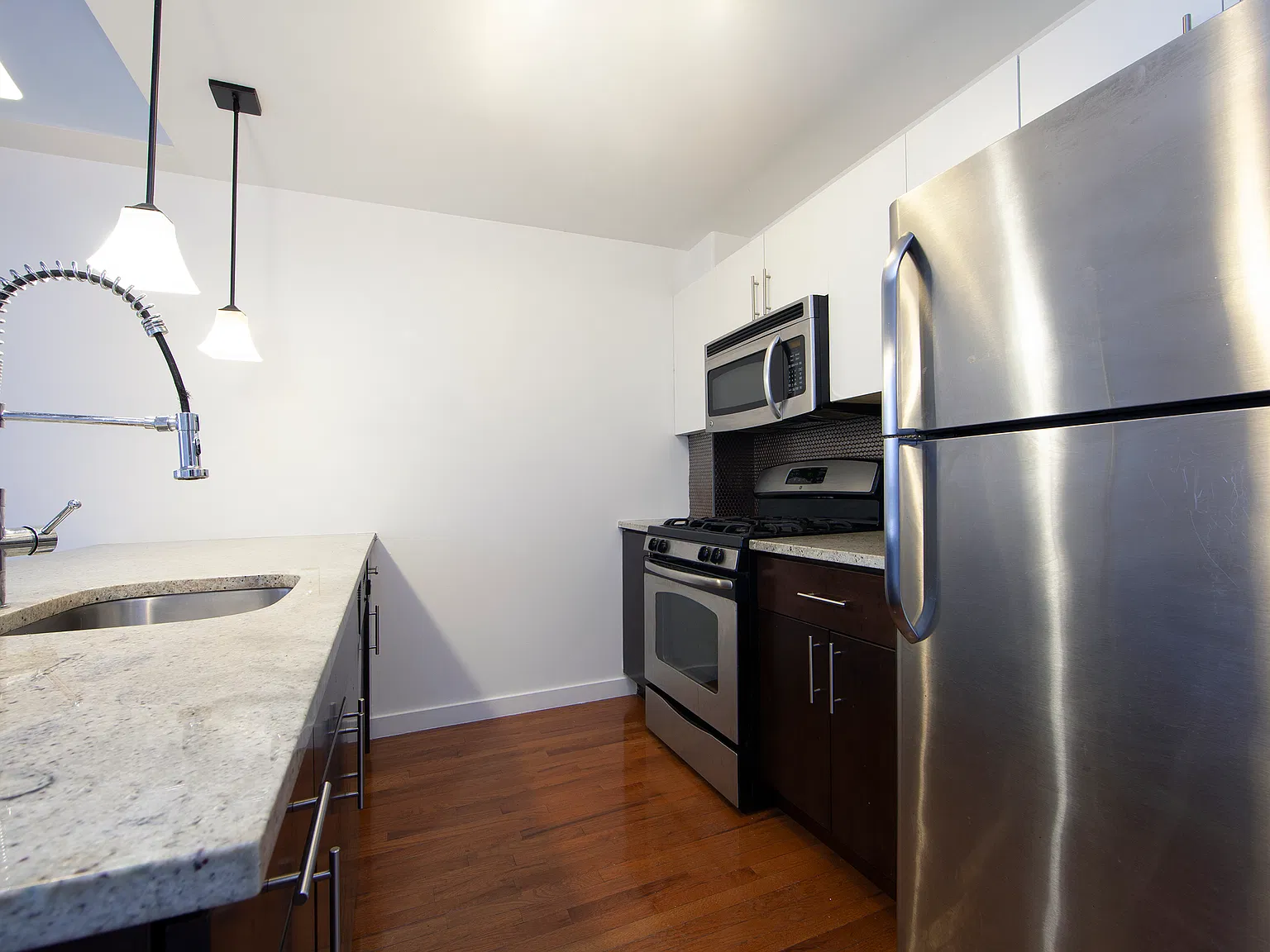 180 Scholes Street — Photo 2