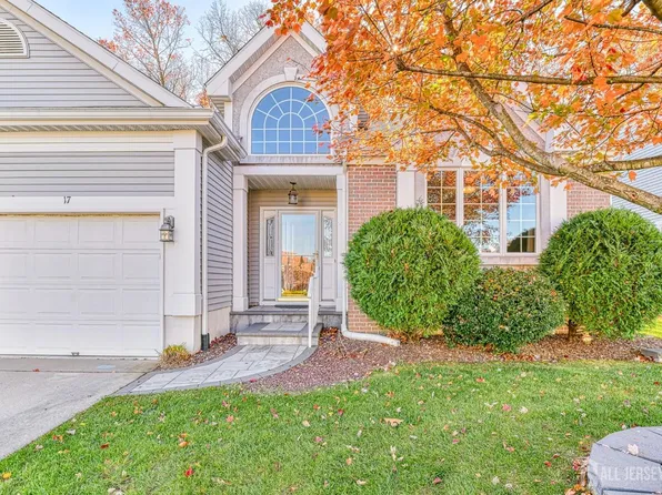17 Cameron Ct, Monroe Township, NJ 08831
